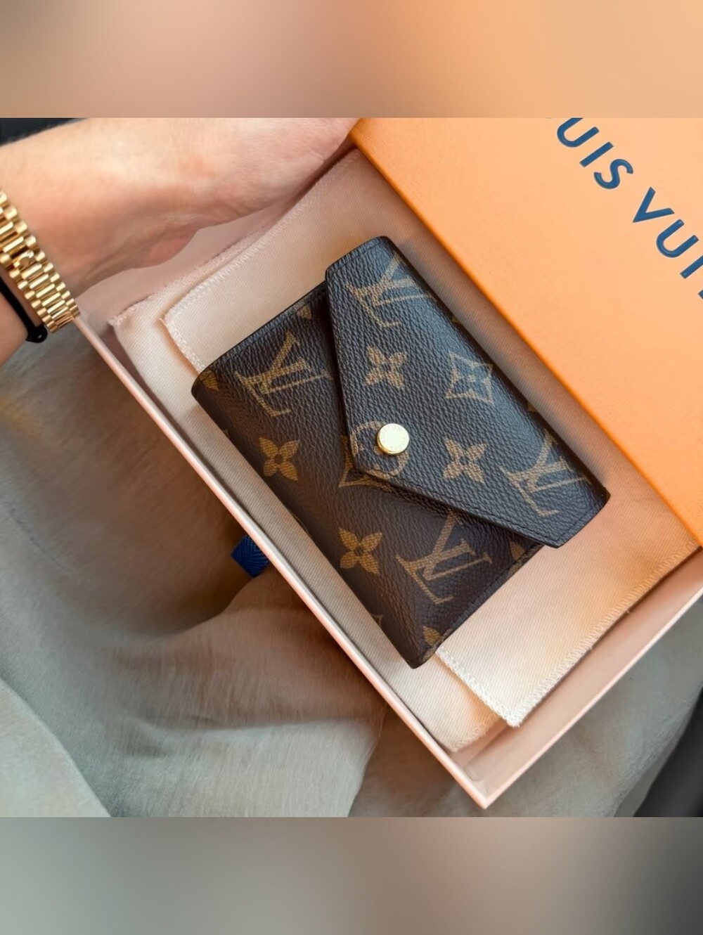 Louis Vuitton Victorine Wallet - Picture 3 of 9